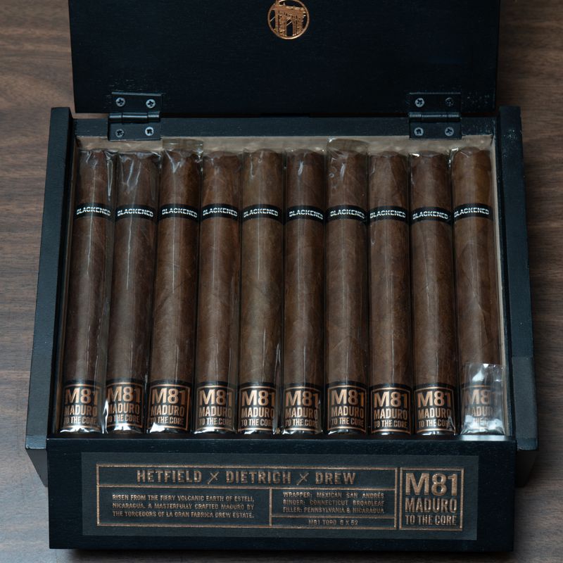 Blackened M81 by Drew Estate Corona (pk/5)