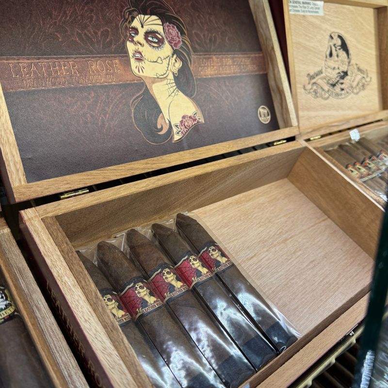 Deadwood Tobacco Leather Rose by Drew Estate Petite Corona (pk/5)
