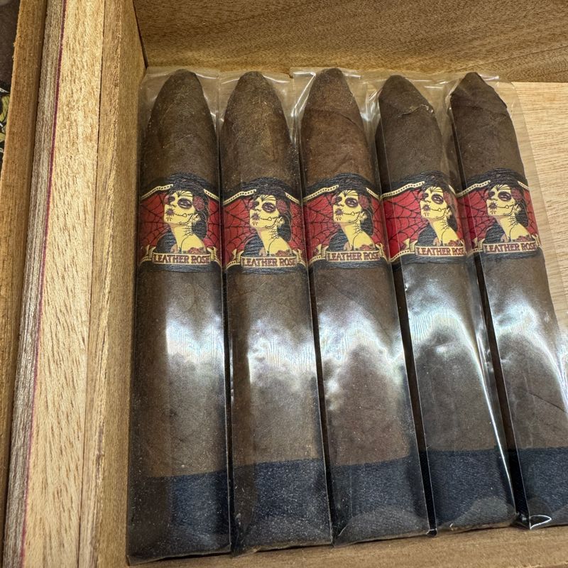 Deadwood Tobacco Leather Rose by Drew Estate Petite Corona (pk/5)