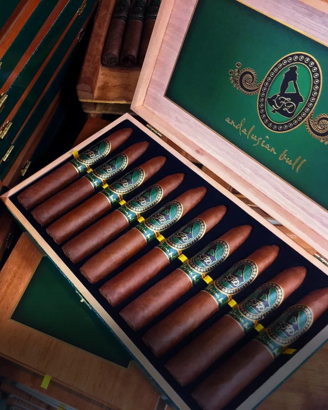 La Flor Dominicana Andalusian Bull Figurado (bx/10)