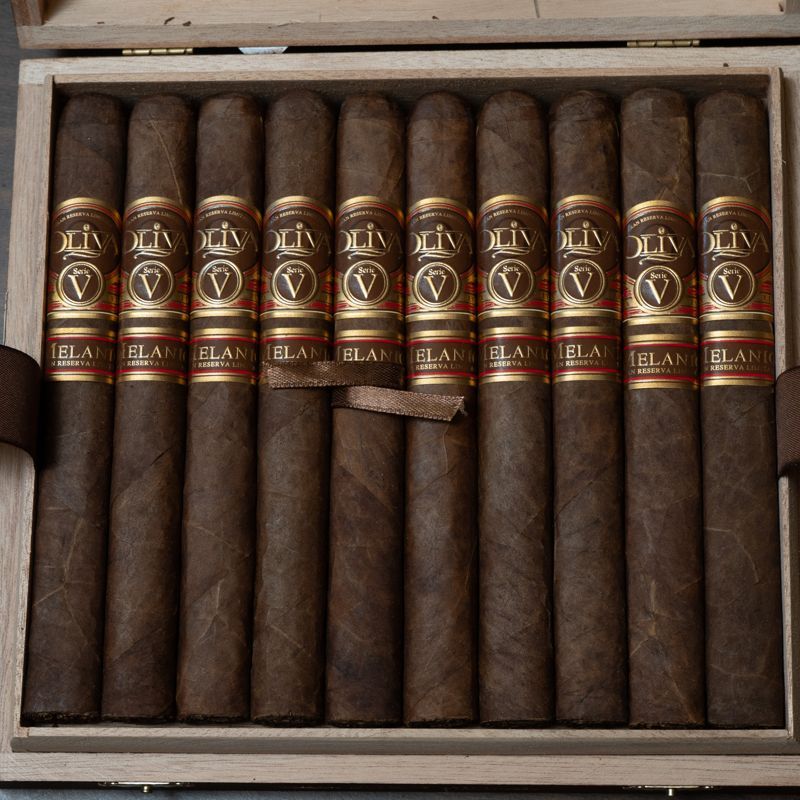 Oliva Serie V Melanio Petit Corona (pk/5)