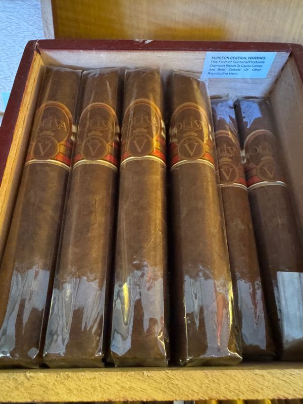 Oliva Serie V Melanio Maduro Figurado (bx/10)