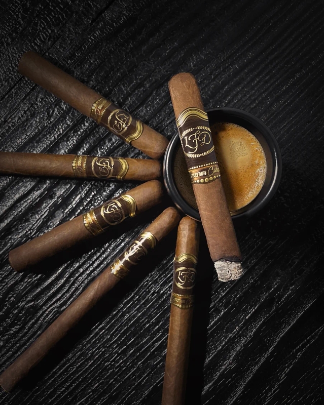 La Flor Dominicana Cameroon Cabinet No. 1 (bx/24 single)