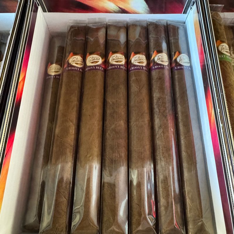 Tatiana Groovy Blue Flavored Cigars La Vita Groovy Blue (Petite Corona) (bx/25)