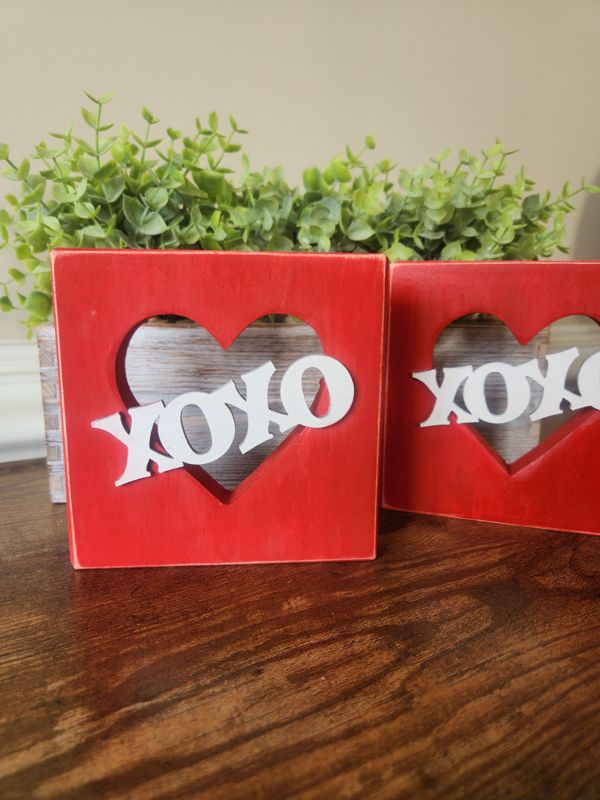 XOXO Free Standing Sign - RED